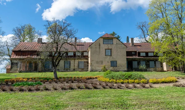 güzel güneşli bahar manzarası malikanesi, Liepa malikanesinin eski malikanesi, Liepas bölgesi, Priekuli bölgesi, Letonya