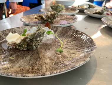 İstiridyeler uzman şefler tarafından harika ve lezzetli yapıldı.