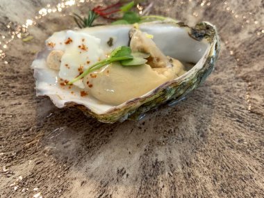 İstiridyeler uzman şefler tarafından harika ve lezzetli yapıldı.