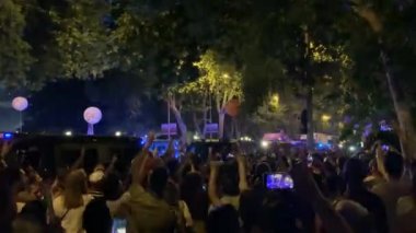 Madrid, Madrid, İspanya; 28 Haziran 2019: LGBTİ 'de insanlar polisin önünde haykırıyor.