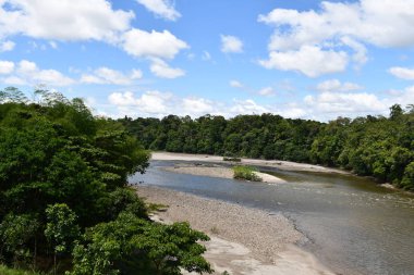 Cielo amazonico, el aire sin coninacin permite over los colores real es del cielo, rio Guamuez El Tigre Putumayo.