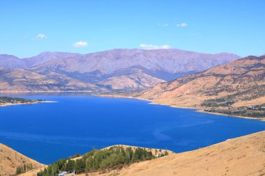 Özbekistan 'daki Taşkent yakınlarında Charvak su deposu
