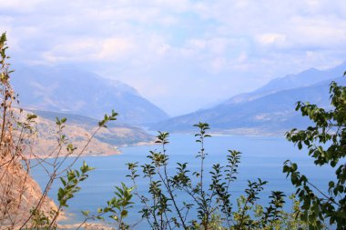 Özbekistan 'daki Taşkent yakınlarında Charvak su deposu