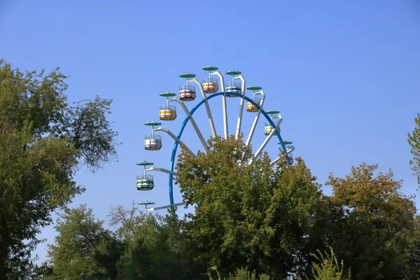 Old Soviet Ferris Wheel in Buchara, Uzbekistan — Stok fotoğraf