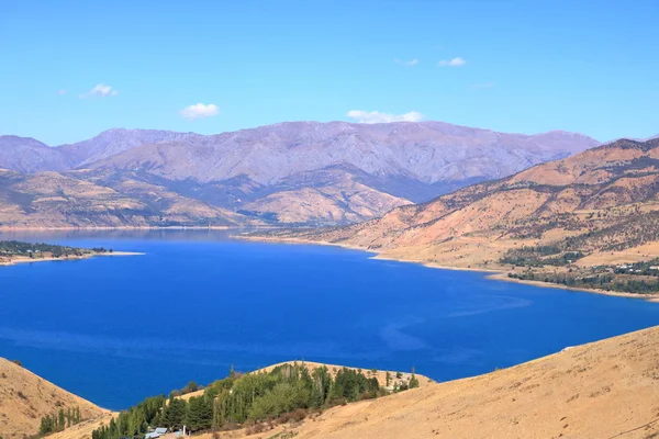 Özbekistan 'daki Taşkent yakınlarında Charvak su deposu