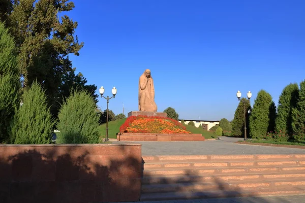 Вечный огонь, Монумент Братские Могилы в Ташкенте, Узбекистан — стоковое фото