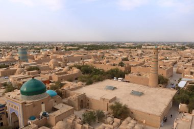 Khiva 'nın panoramik manzarası (Chiva, Heva, Xiva, Chiwa, Khiveh) - Xorazm Eyaleti - Özbekistan - Orta Asya' nın ipek yolu üzerindeki kasaba