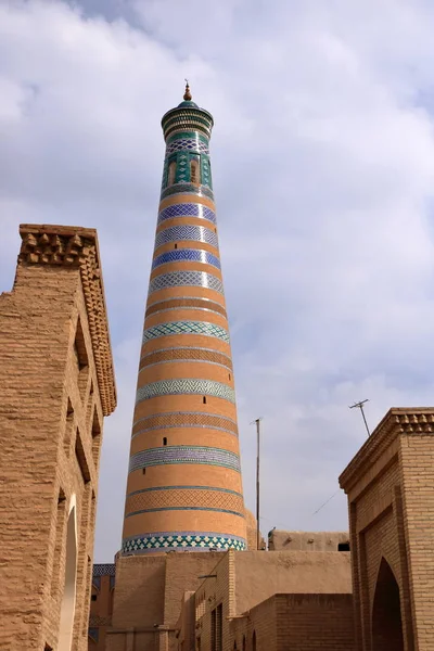 Ислам Ходжа Минарет (символ города). Хива, Узбекистан, Центральная Азия . — стоковое фото