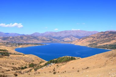 Özbekistan 'daki Taşkent yakınlarında Charvak su deposu