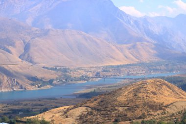 Özbekistan 'daki Taşkent yakınlarında Charvak su deposu