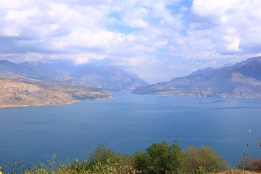 Özbekistan 'daki Taşkent yakınlarında Charvak su deposu