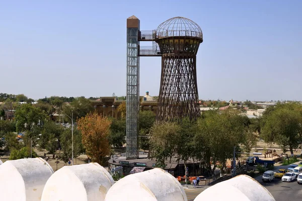 Vista na Torre Shukhov (bem como na Torre Bukhara) em Bukhara, Uzbequistão, Ásia Central — Fotografia de Stock