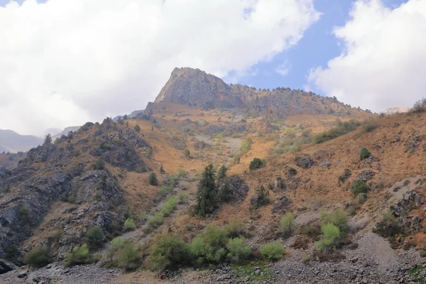 Zachodnie góry Tian Shan w Parku Narodowym Ugam-Chatkal — Zdjęcie stockowe