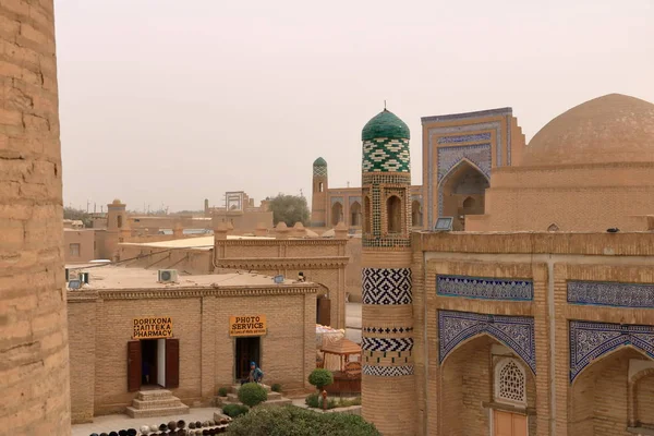 Kalta Minarete Menor inacabado de azulejos turquesa em Ichan Kala - Khiva, Uzbequistão — Fotografia de Stock