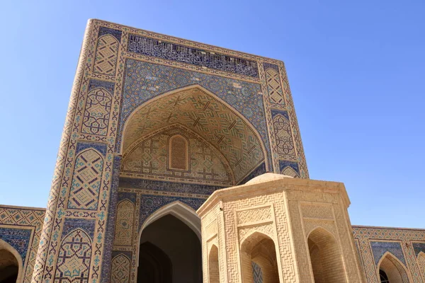 Utsikt över komplexet Poi Kolon Bukhara, Uzbekistan. Unescos världsarv — Stockfoto