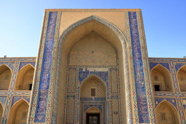 Ulugbek Madrasa i Buchara. Ett världsarv i Uzbekistan — Stockfoto