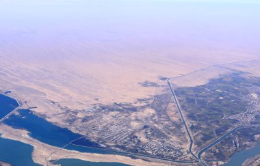 Amu Darya Nehri Uçağı. Özbekistan ile Türkmenistan, Orta Asya arasındaki Devlet sınırı.