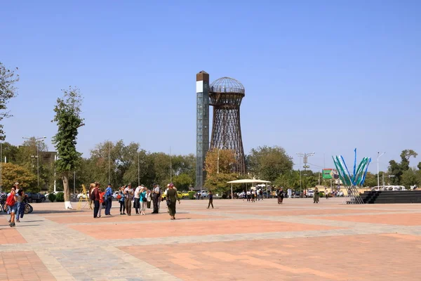 Blick auf den Schuchow-Turm (sowie den Buchara-Turm) in Buchara, Usbekistan, Zentralasien — Stockfoto