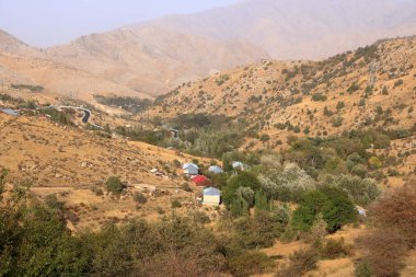 Samarkand dağ ve vadi'ya hareket otoyol nefes kesici manzara bakış açısıyla için