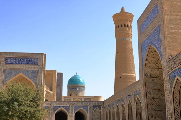 Widok na kompleks Poi Kolon Bukhara, Uzbekistan. Światowe dziedzictwo UNESCO — Zdjęcie stockowe