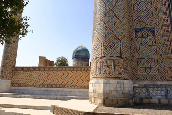 Resterna av Bibi Birgitta Höistad Sjögren moskén och dess blå kupol, Samarkand, Uzbekistan. — Stockfoto