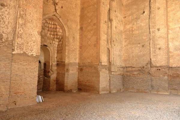 Kvarlevor av Bibi Khanums moské och dess icke restaurerade del i Samarkand, Uzbekistan — Stockfoto
