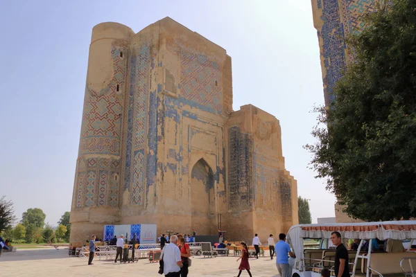 ウズベキスタンのシャリシャブ。Ak-Sarayの巨大なポータル-アミール・ティムールの白い宮殿 — ストック写真