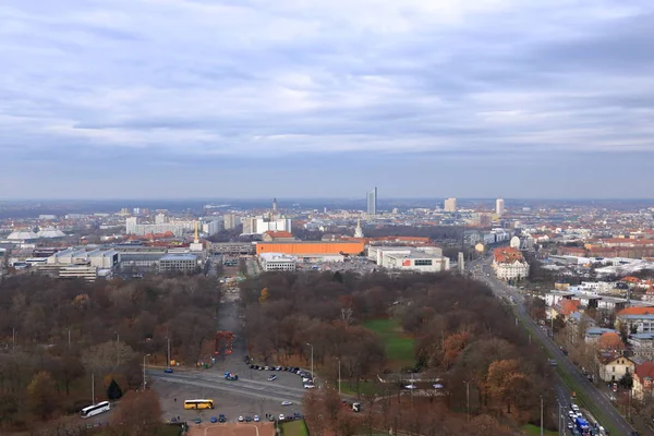 Panoramisch uitzicht op Leipzig / Duitsland vanuit het monument van de Slag der Volkeren — Stockfoto