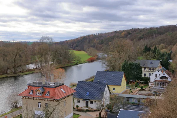 View of Rochlitz in Germany / Europe with Zwickauer Mulde River — стоковое фото
