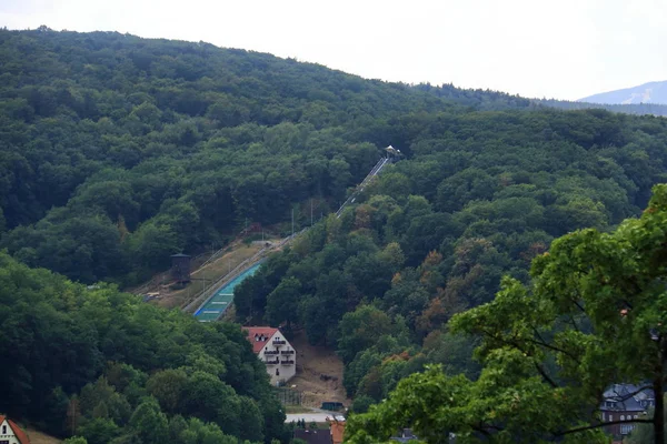 Kilátás a városra Wernigerode házakkal és kék ég — Stock Fotó