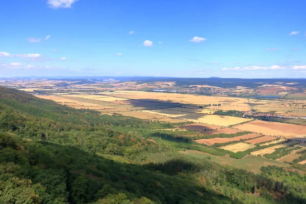 Malebný pohled z památníku Kyffhaeuser na krajinu Harz — Stock fotografie