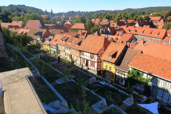 Historické dřevěné rámové domy ve středověkém městě Quedlinburg, severně od pohoří Harz. Sasko-Anhaltsko, Německo — Stock fotografie