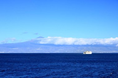 Tenerife 'deki Tide volkanı okyanusta bir tekne gördü. İspanya 'daki Kanarya Adaları