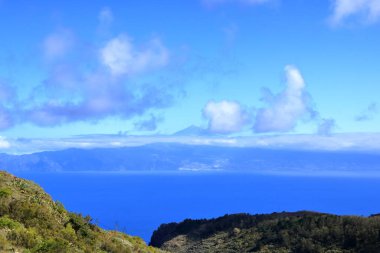 La Gomera Mirador de Arante 'den Tenerife ve Teide dağlarının manzarası