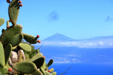 La Gomera Mirador de Arante 'den Tenerife ve Teide dağlarının manzarası