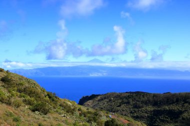 La Gomera Mirador de Arante 'den Tenerife ve Teide dağlarının manzarası