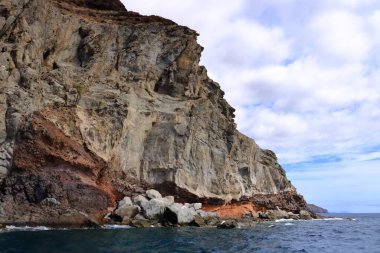 Coast of La Gomera Island, Kanarya Adaları, İspanya kıyısında kayalık uçurumlarda