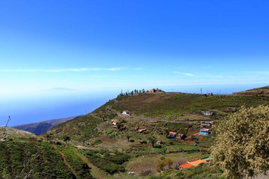 İspanya 'daki La Gomera, Kanarya Adaları' ndaki Mirador de Igualero ve San Francisco Kilisesi 'nde ıslık dili anıtı.