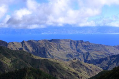 İspanya 'nın Kanarya Adaları' ndaki La Gomera adasındaki Roque de Agando kayasının etrafındaki bölge.
