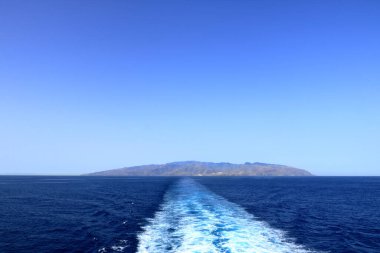 Feribottan La Gomera kıyılarına bak.