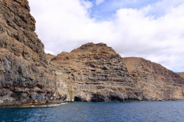 Coast of La Gomera Island, Kanarya Adaları, İspanya kıyısında kayalık uçurumlarda