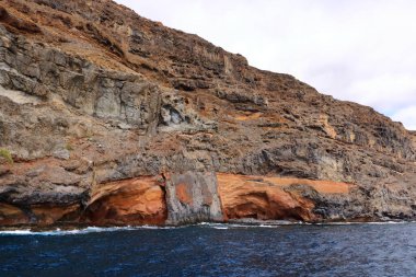Coast of La Gomera Island, Kanarya Adaları, İspanya kıyısında kayalık uçurumlarda