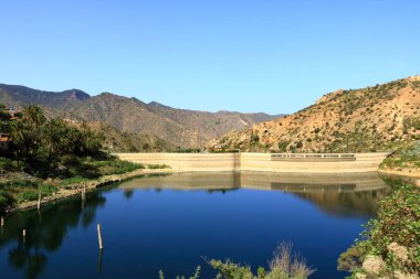 İspanya 'nın Kanarya Adaları' ndaki La Gomera Adası 'ndaki Vallehermoso yakınlarında bir baraj..