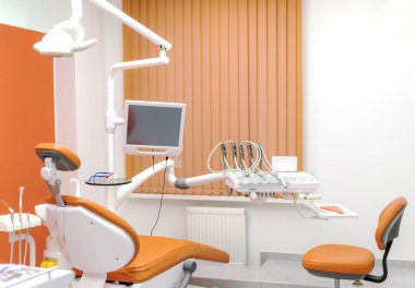 Birinci sınıf diş sağlığı kliniğinde dişçi koltuğunda. Vip hizmeti tıbbi bakımda, kapat, kopyala