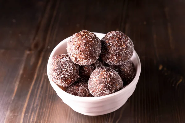 Bolas Energéticas Caseiras Com Tâmaras Nozes Amêndoas Coco Comida Doce — Fotografia de Stock