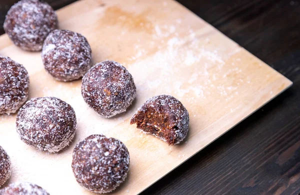 Bolas Energéticas Caseiras Com Tâmaras Nozes Amêndoas Coco Comida Doce — Fotografia de Stock