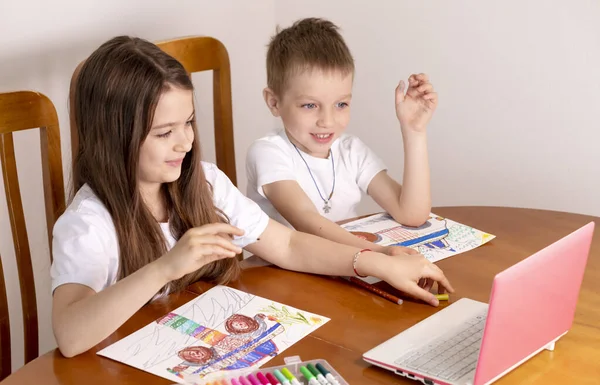 Online Onderwijs Afstand Online Tekenles Schilderen Voor Kinderen Tijdens Covid — Stockfoto