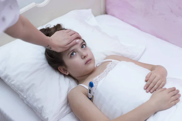 Petite Fille Malade Couchee Au Lit Avec Thermometre Enfant Temperature Stock Photo Petite Fille Malade Couchee Au Lit Avec Thermometre Enfant Temperature Stock Photo