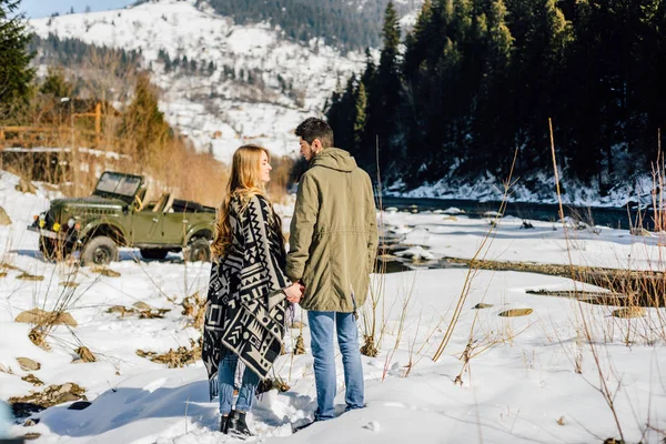 Een Paar Reizigers Arriveerden Met Auto Voor Een Vakantie Naar — Stockfoto