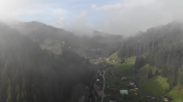 Flug Den Wolken Den Bergen Morgenwolken Den Bergen Luftaufnahme Des — Stockvideo